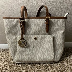 Michael Kors Jet Set Medium Shoulder Bag